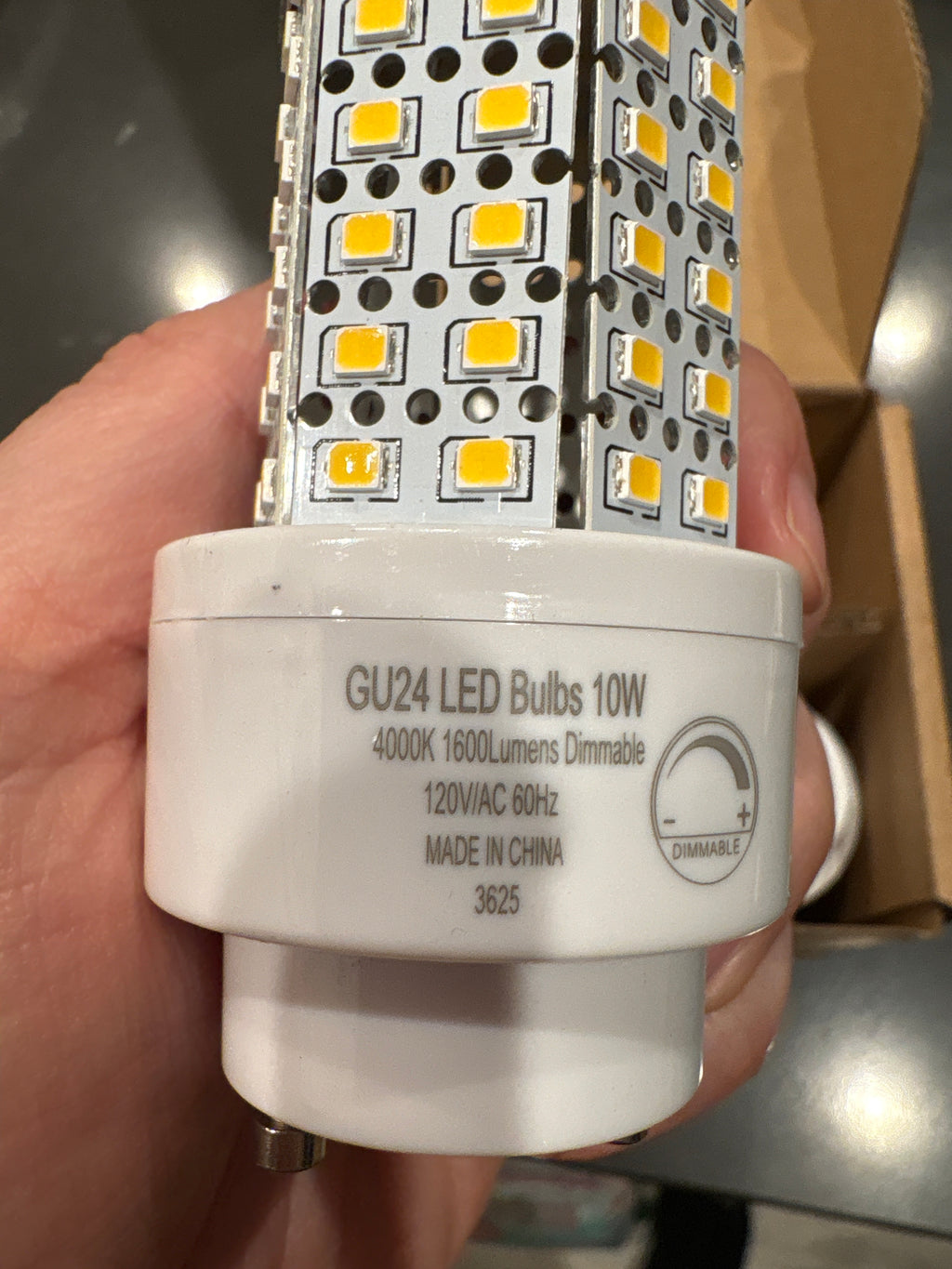 4pack pronged light bulbs