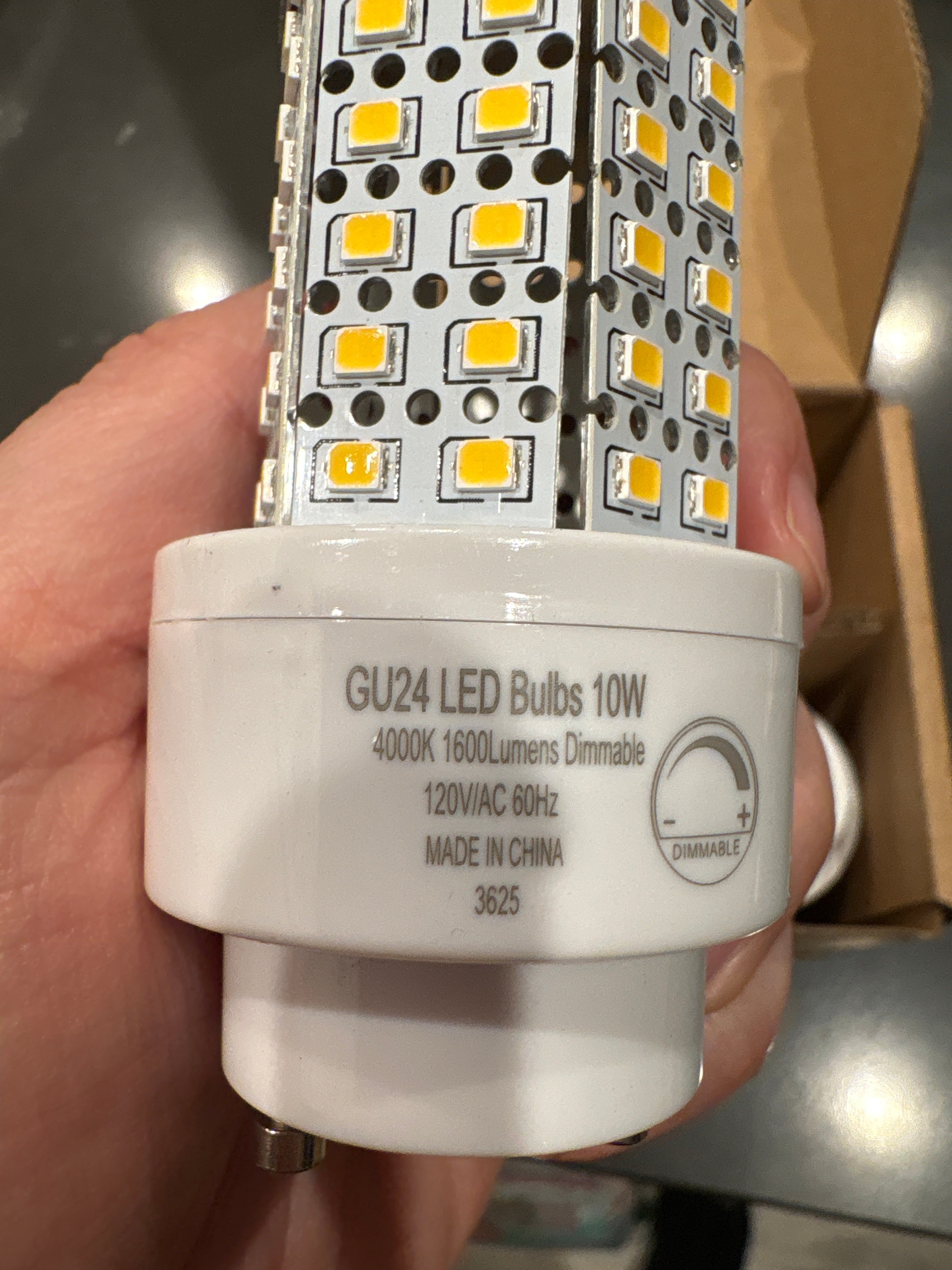 4pack pronged light bulbs