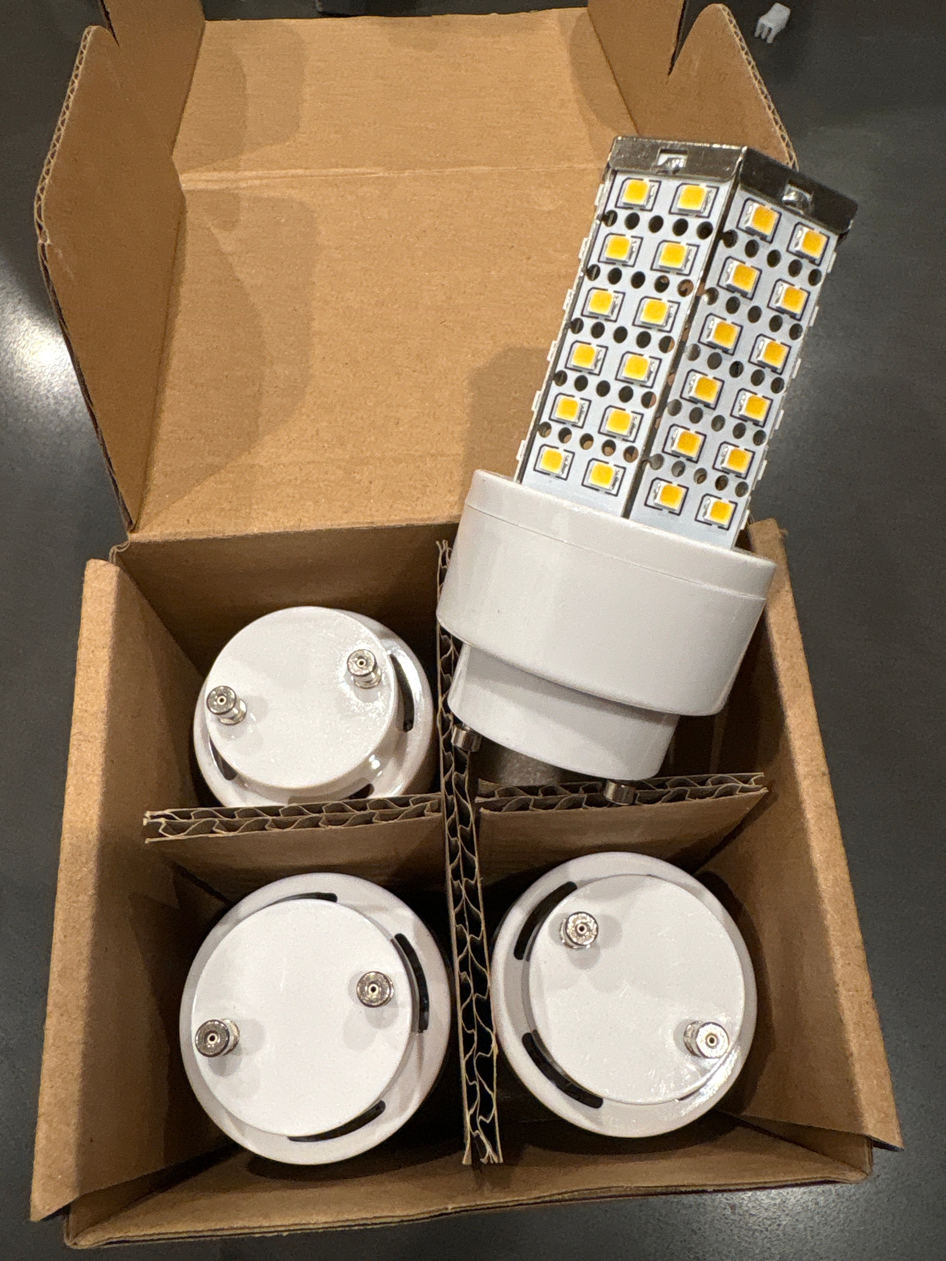 4pack pronged light bulbs